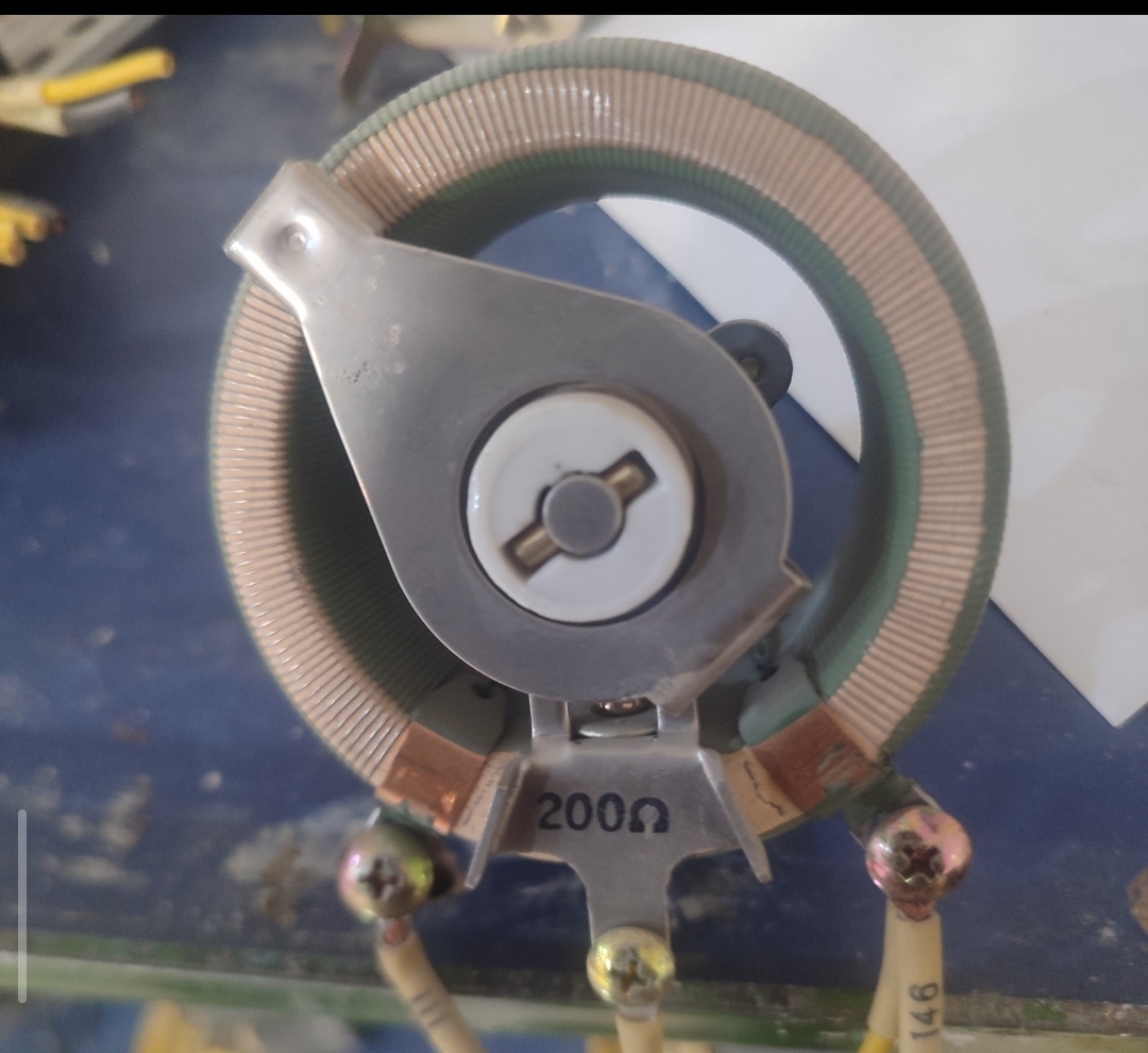 مقاومت سیمی حلقه‌ای قابل تنظیم (Rheostat / Variable Wirewound Resistor)